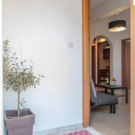 Ariadni S Central Flat