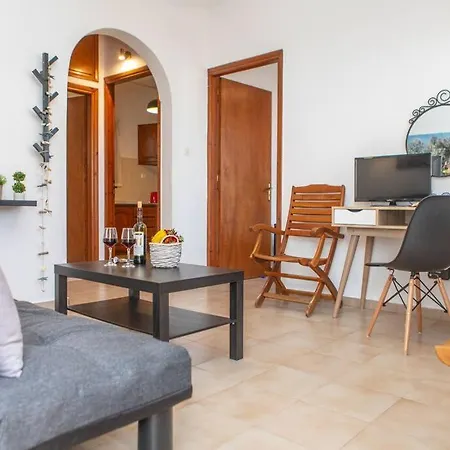 Ariadni S Central Flat * Naxos City